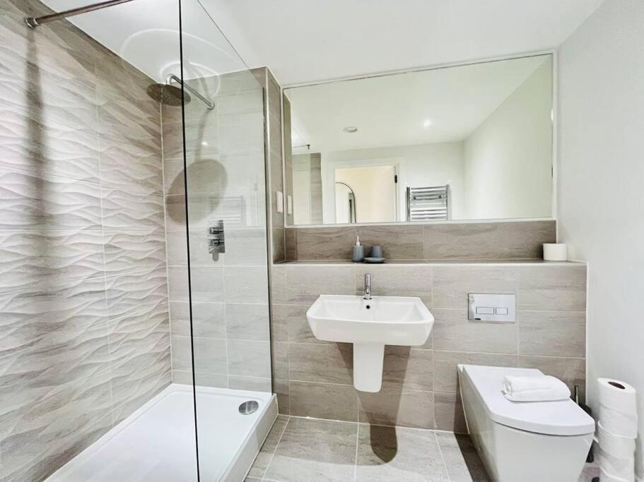 Modern One Bedroom Apartment Near Old Trafford Stadium Manchester Bagian luar foto