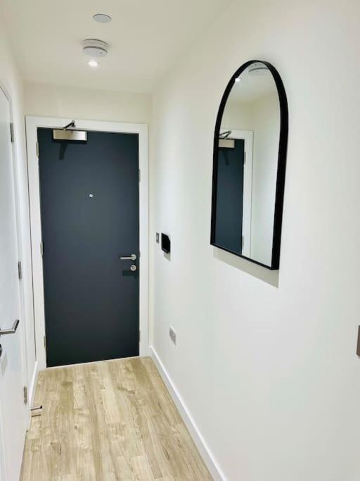 Modern One Bedroom Apartment Near Old Trafford Stadium Manchester Bagian luar foto