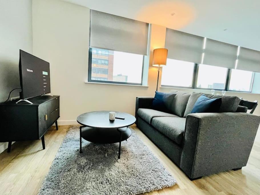 Modern One Bedroom Apartment Near Old Trafford Stadium Manchester Bagian luar foto