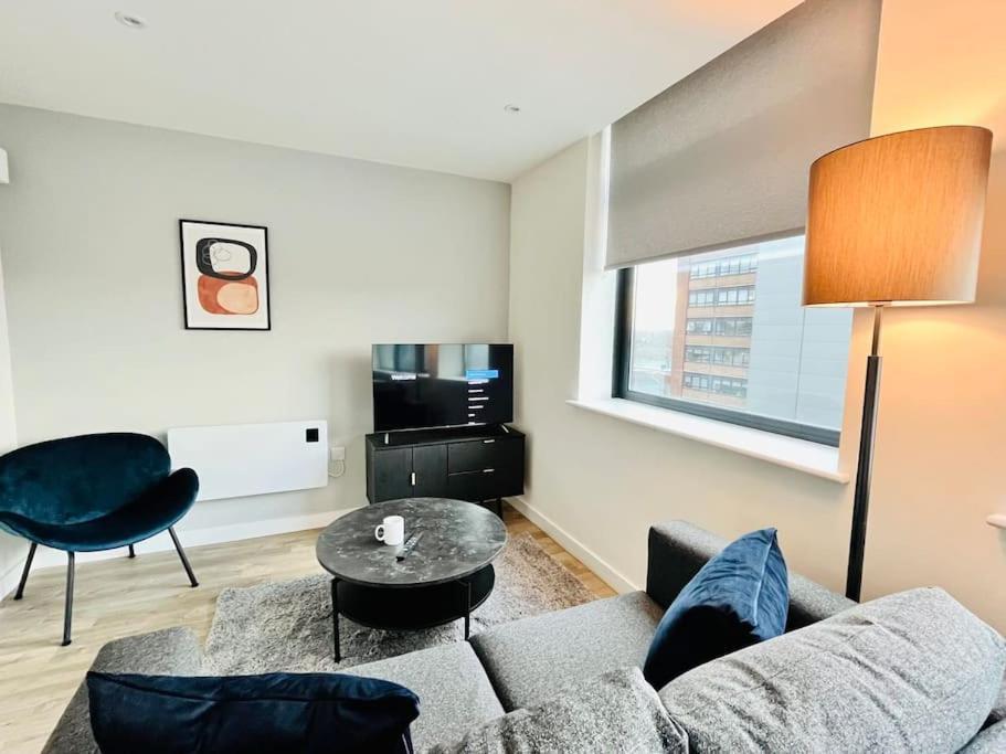 Modern One Bedroom Apartment Near Old Trafford Stadium Manchester Bagian luar foto